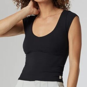 Vuori Cove V-Neck Top